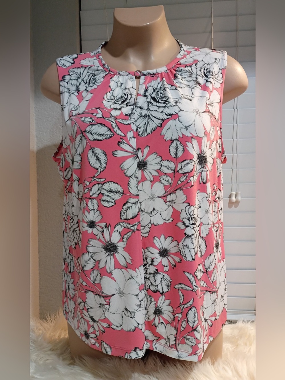 Liz Claiborne Women’s  1X Sleeveless Top